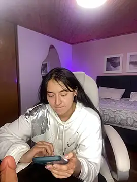 Camila pinkk online show from 8, 3, 2025