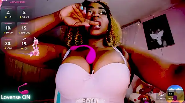 Snapshot of Aliana_Ross chatting on 8, 3, 2025 Aliana Ross online show from 8, 3, 2025