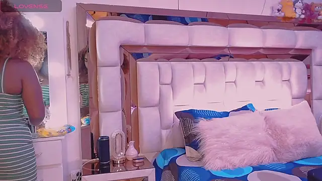 Snapshot of Aliana_Ross chatting on 12, 11, 2025 Aliana Ross online show from 12, 11, 2025