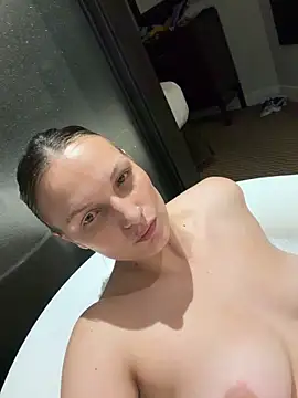 Snapshot of justpeachybaby chatting on 4, 11, 2025 justpeachybaby online show from 4, 11, 2025