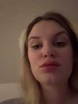 shiny bunnyyy online show from 18, 1, 2025