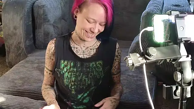 Snapshot of trashbrat chatting on 23, 3, 2026 trashbrat online show from 23, 3, 2026