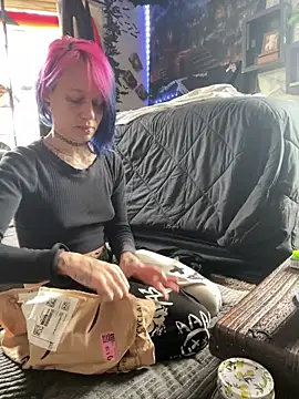 Snapshot of trashbrat chatting on 2, 4, 2026 trashbrat online show from 2, 4, 2026