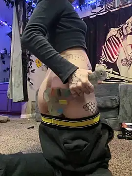 Snapshot of trashbrat chatting on 4, 4, 2026 trashbrat online show from 4, 4, 2026