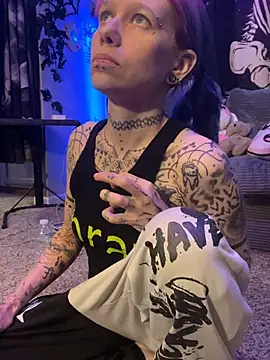 Snapshot of trashbrat chatting on 9, 4, 2026 trashbrat online show from 9, 4, 2026