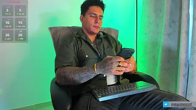 Snapshot of Maximoscott chatting on 25, 2, 2025 Maximoscott online show from 25, 2, 2025