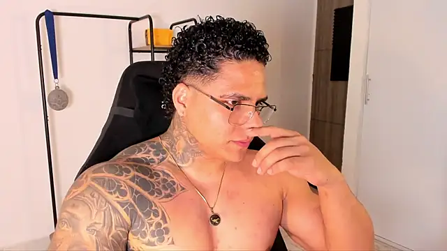 Snapshot of Maximoscott chatting on 13, 11, 2025 Maximoscott online show from 13, 11, 2025