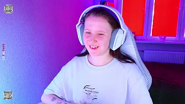 Snapshot of mon_lola chatting on 6, 4, 2026 mon lola online show from 6, 4, 2026