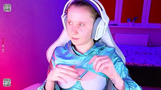 Snapshot of mon_lola chatting on 22, 4, 2026 mon lola online show from 22, 4, 2026