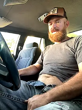 Snapshot of 32XRedBeard chatting on 8, 10, 2025 32XRedBeard online show from 8, 10, 2025