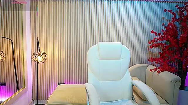 Snapshot of Emma_Walkerr_ chatting on 18, 9, 2025 Emma Walkerr online show from 18, 9, 2025