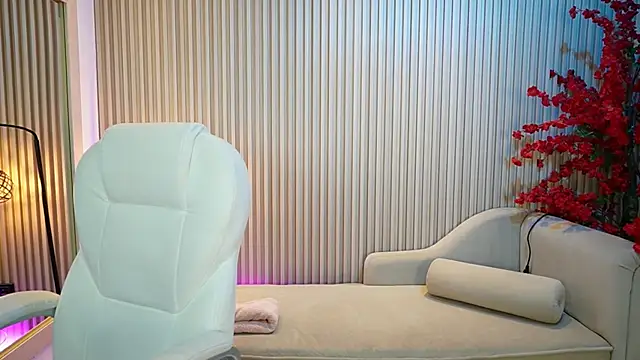 Snapshot of Emma_Walkerr_ chatting on 8, 10, 2025 Emma Walkerr online show from 8, 10, 2025