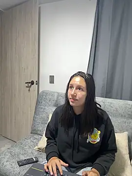 Snapshot of Jullya_x chatting on 13, 4, 2026 Jullya x online show from 13, 4, 2026