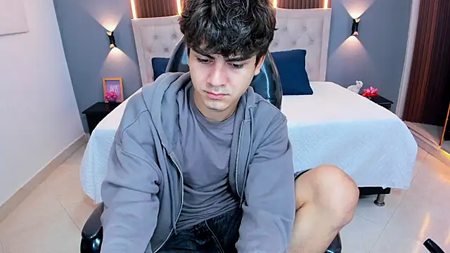 Tommy18   online show from 11, 4, 2026