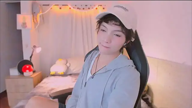 AllanYong18 online show from 15, 4, 2026