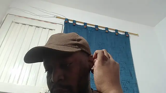 Snapshot of strong__anthony chatting on 20, 4, 2026 strong anthony online show from 20, 4, 2026