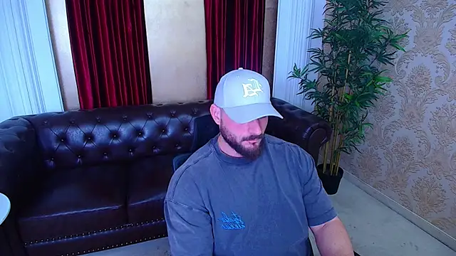 Snapshot of AdamJamesonn chatting on 11, 11, 2025 AdamJamesonn online show from 11, 11, 2025