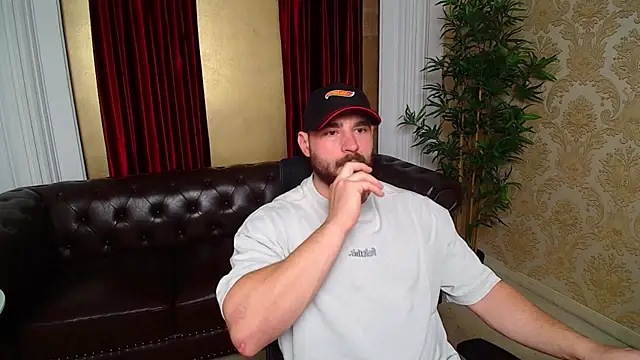 Snapshot of AdamJamesonn chatting on 17, 11, 2025 AdamJamesonn online show from 17, 11, 2025