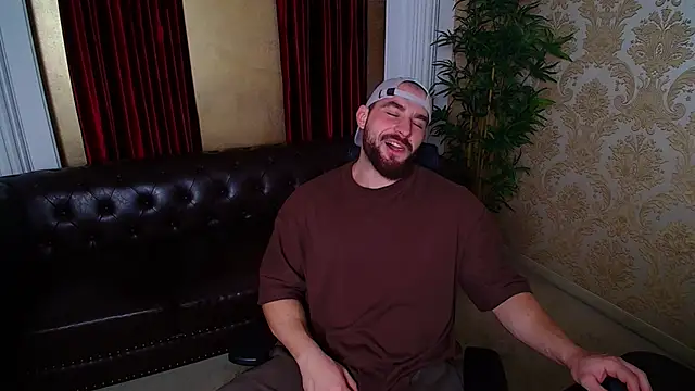 Snapshot of AdamJamesonn chatting on 28, 11, 2025 AdamJamesonn online show from 28, 11, 2025