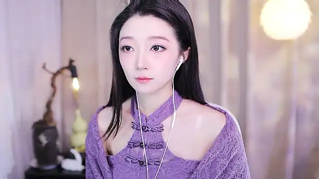 Snapshot of Zoe-99 chatting on 4, 12, 2025 Zoe-99 online show from 4, 12, 2025