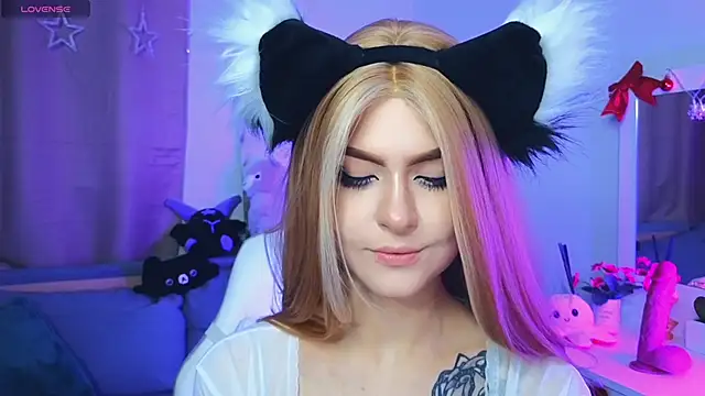 Snapshot of Emily__Mooree chatting on 2, 2, 2025 Emily Mooree online show from 2, 2, 2025