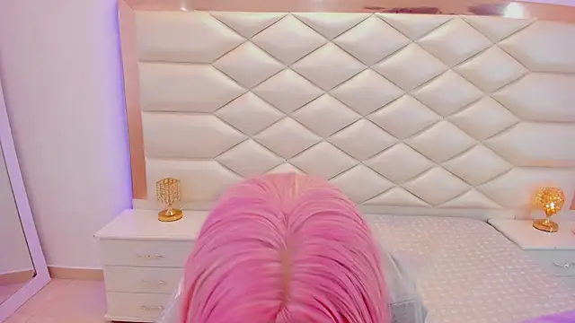 Snapshot of MiaQueen021 chatting on 23, 1, 2025 MiaQueen021 online show from 23, 1, 2025