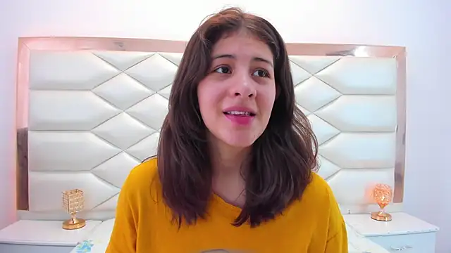 MiaQueen021 online show from 28, 1, 2025