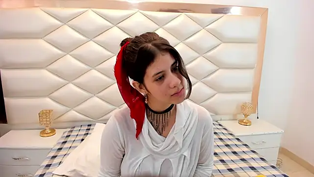 MiaQueen021 online show from 6, 2, 2025