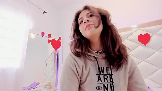 MiaQueen021 online show from 14, 2, 2025