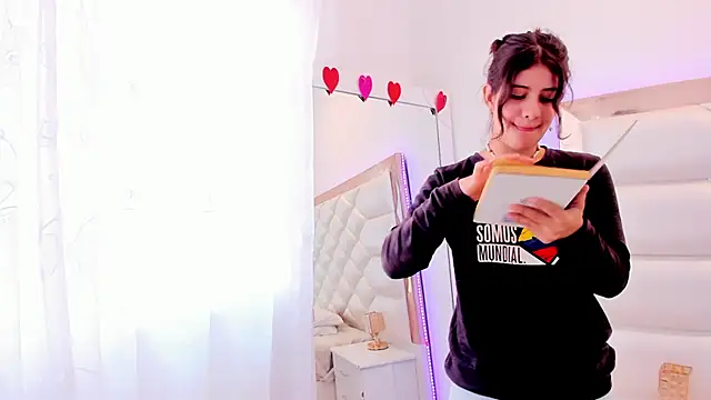 MiaQueen021 online show from 19, 2, 2025