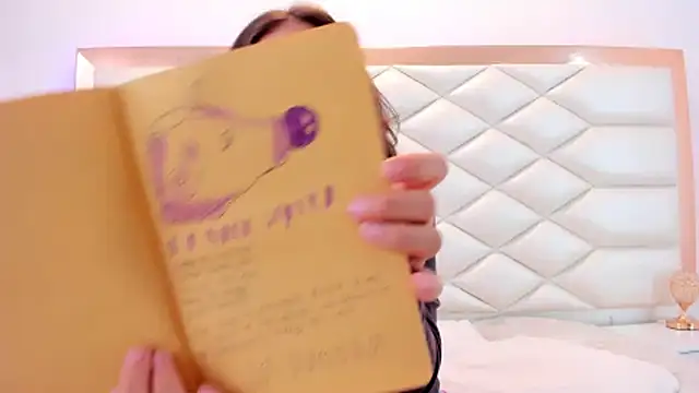 MiaQueen021 online show from 19, 2, 2025