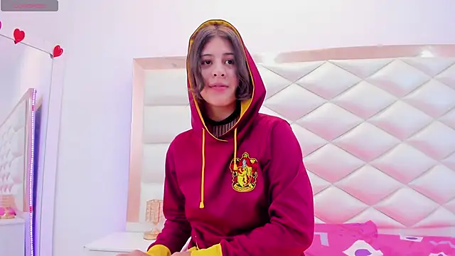 Snapshot of MiaQueen021 chatting on 6, 3, 2025 MiaQueen021 online show from 6, 3, 2025