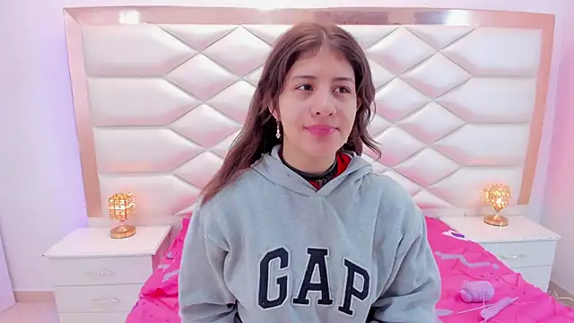 MiaQueen021 online show from 8, 3, 2025