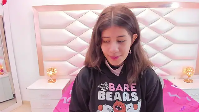 MiaQueen021 online show from 11, 3, 2025