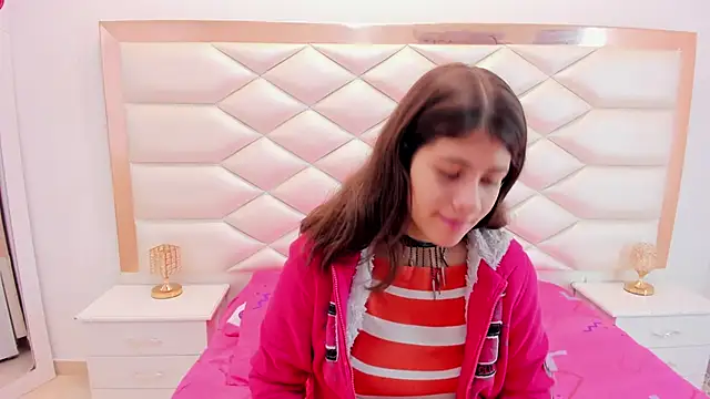 MiaQueen021 online show from 12, 3, 2025