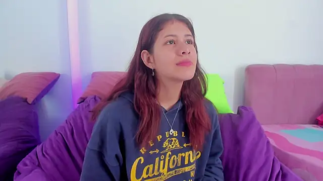 MiaQueen021 online show from 23, 9, 2025