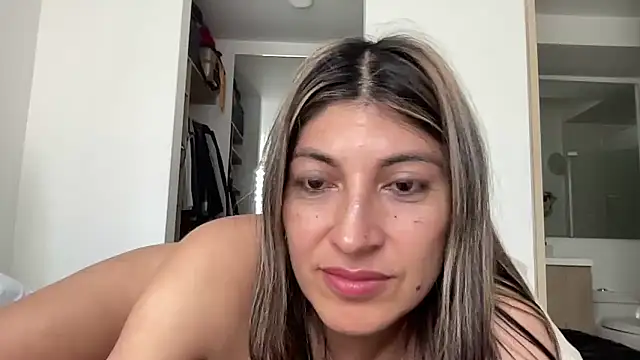 LunaBeya online show from 13, 4, 2026