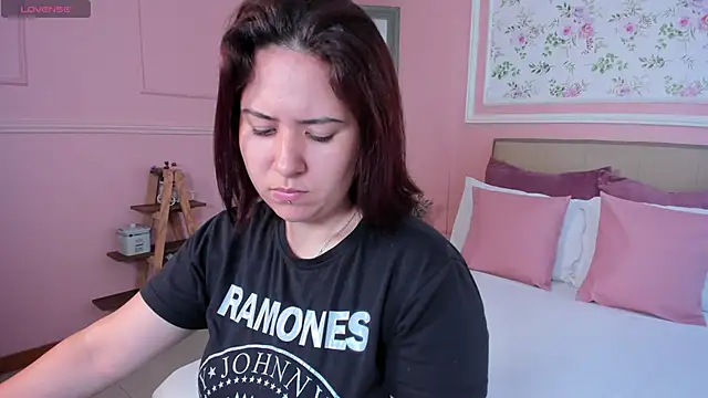 zoes milee online show from 3, 3, 2025