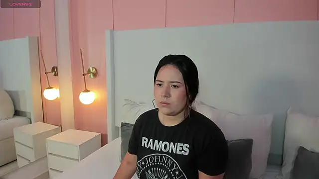 zoes milee online show from 2, 10, 2025