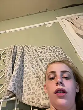 Snapshot of VioletxBlue chatting on 28, 5, 2026 VioletxBlue online show from 28, 5, 2026