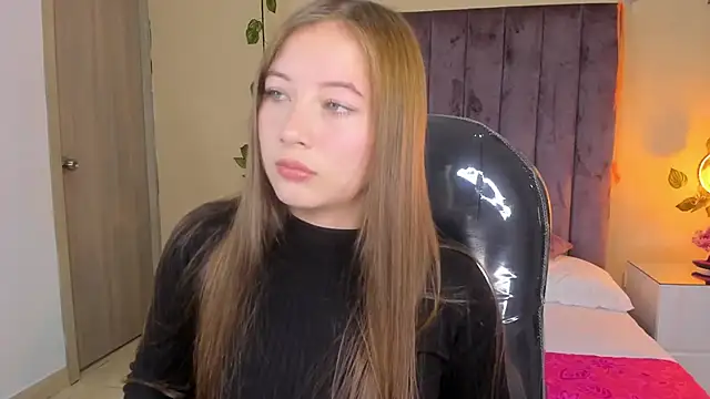 Dahlia Rousse online show from 18, 10, 2025