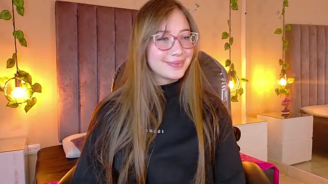 Dahlia Rousse online show from 16, 6, 2026