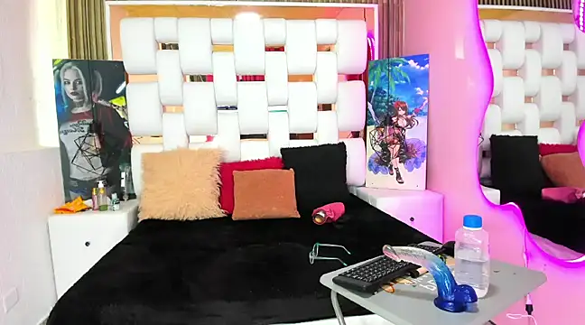 Snapshot of SolEvanss chatting on 5, 2, 2025 SolEvanss online show from 5, 2, 2025