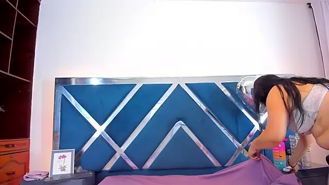 LucineArias online show from 26, 2, 2025