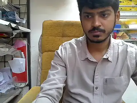 cute modell online show from 11, 11, 2025