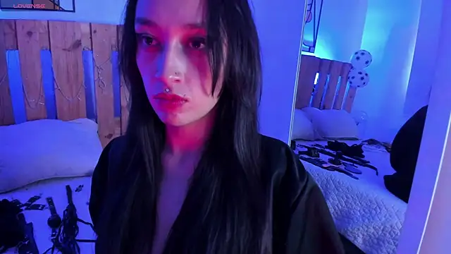 coral jonesss online show from 17, 7, 2026