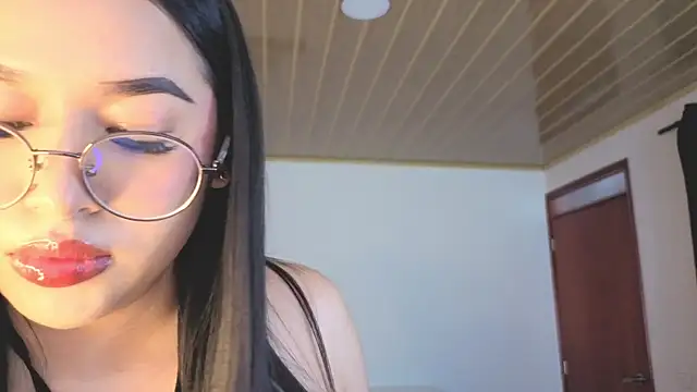 Renaxi Smith online show from 14, 4, 2026