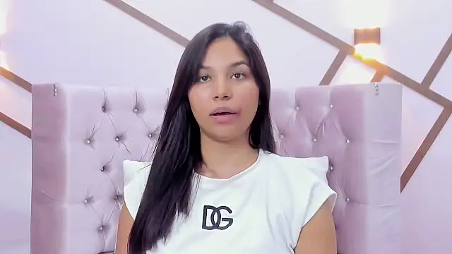 Snapshot of CharlotteGraay chatting on 4, 2, 2025 CharlotteGraay online show from 4, 2, 2025