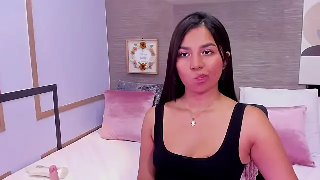 Snapshot of CharlotteGraay chatting on 13, 2, 2025 CharlotteGraay online show from 13, 2, 2025