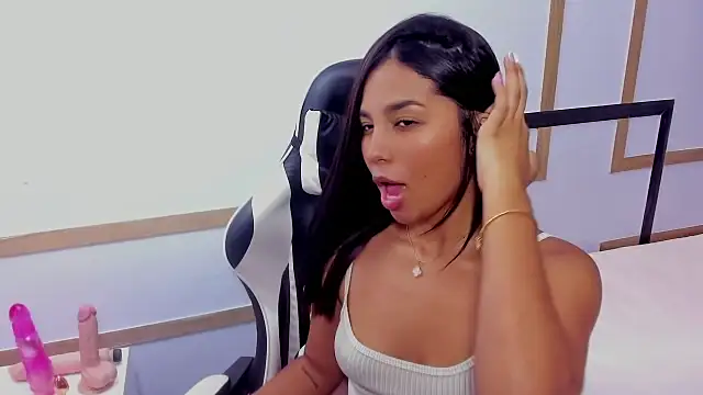 Snapshot of CharlotteGraay chatting on 25, 2, 2025 CharlotteGraay online show from 25, 2, 2025